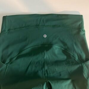 Lulu base pace green size 8